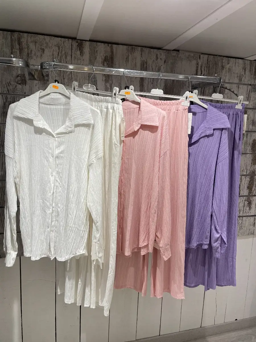 Ensemble Chemise Boutonnée Plissée et Pantalon Large
