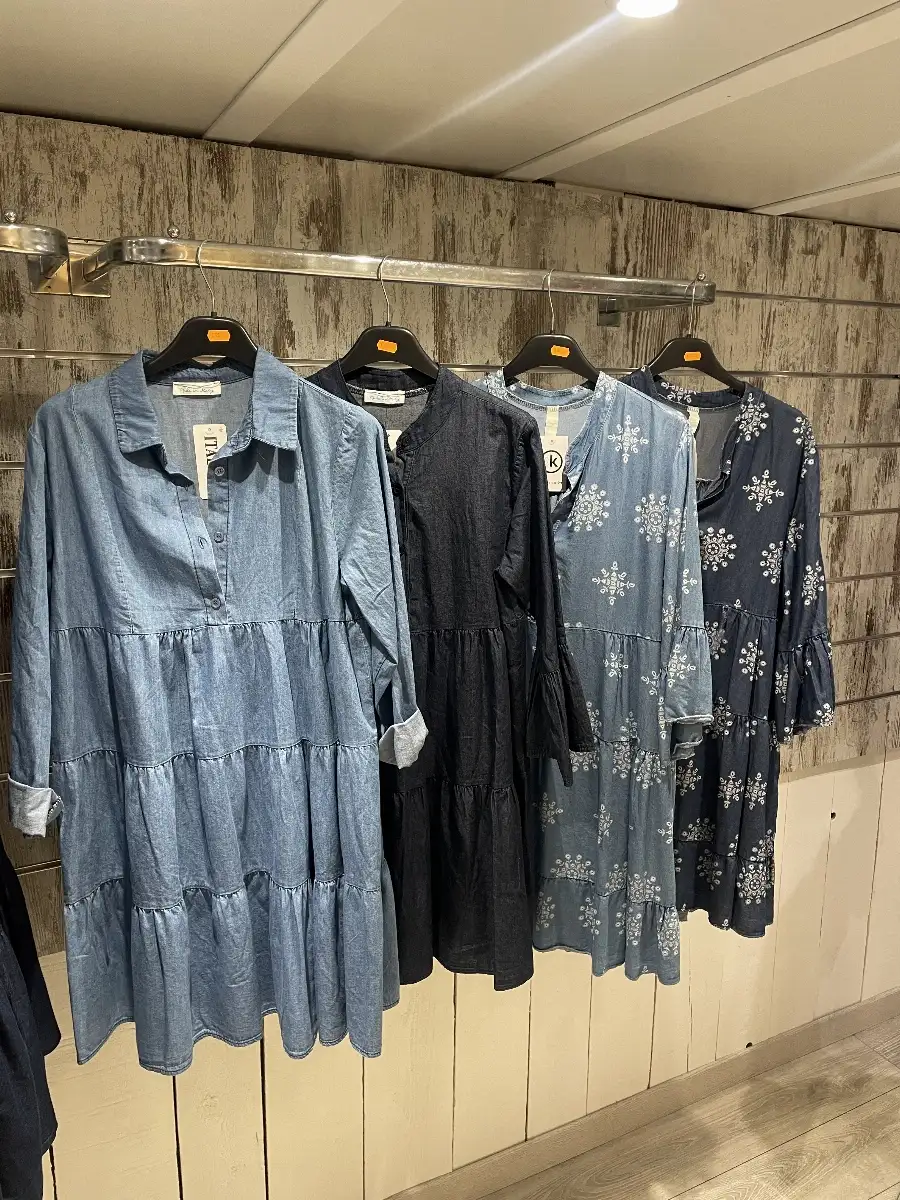 Robe Courte en Jean Délavé à Volants et Manches Évasées