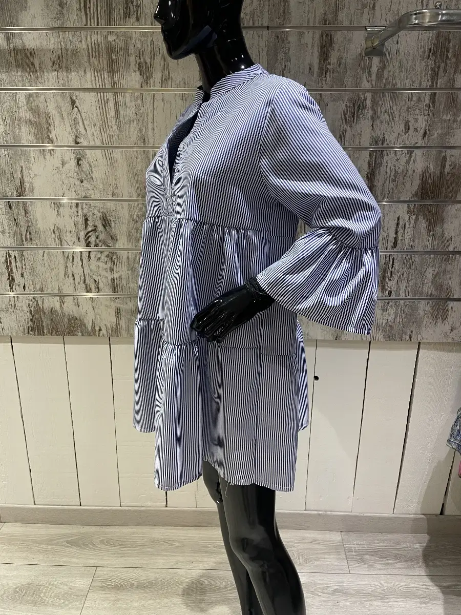 Robe Courte à Rayures avec Volants Étages et Manches Évasées