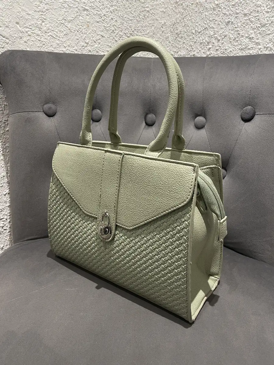 Sac à Main Structuré Vert Pastel avec Détail Tressé