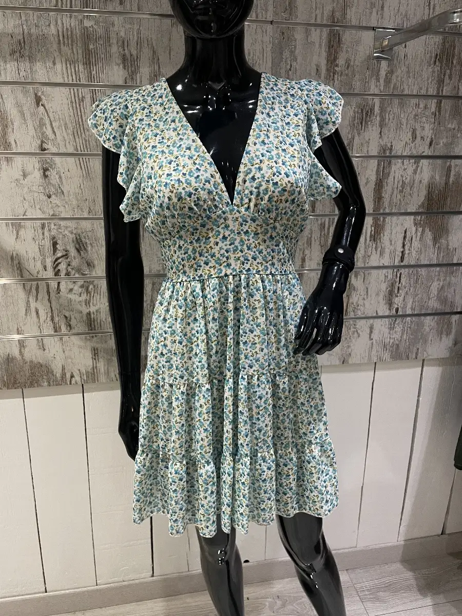 Robe Courte Fleurie à Volants et Dos Nu avec Détail à Nouer