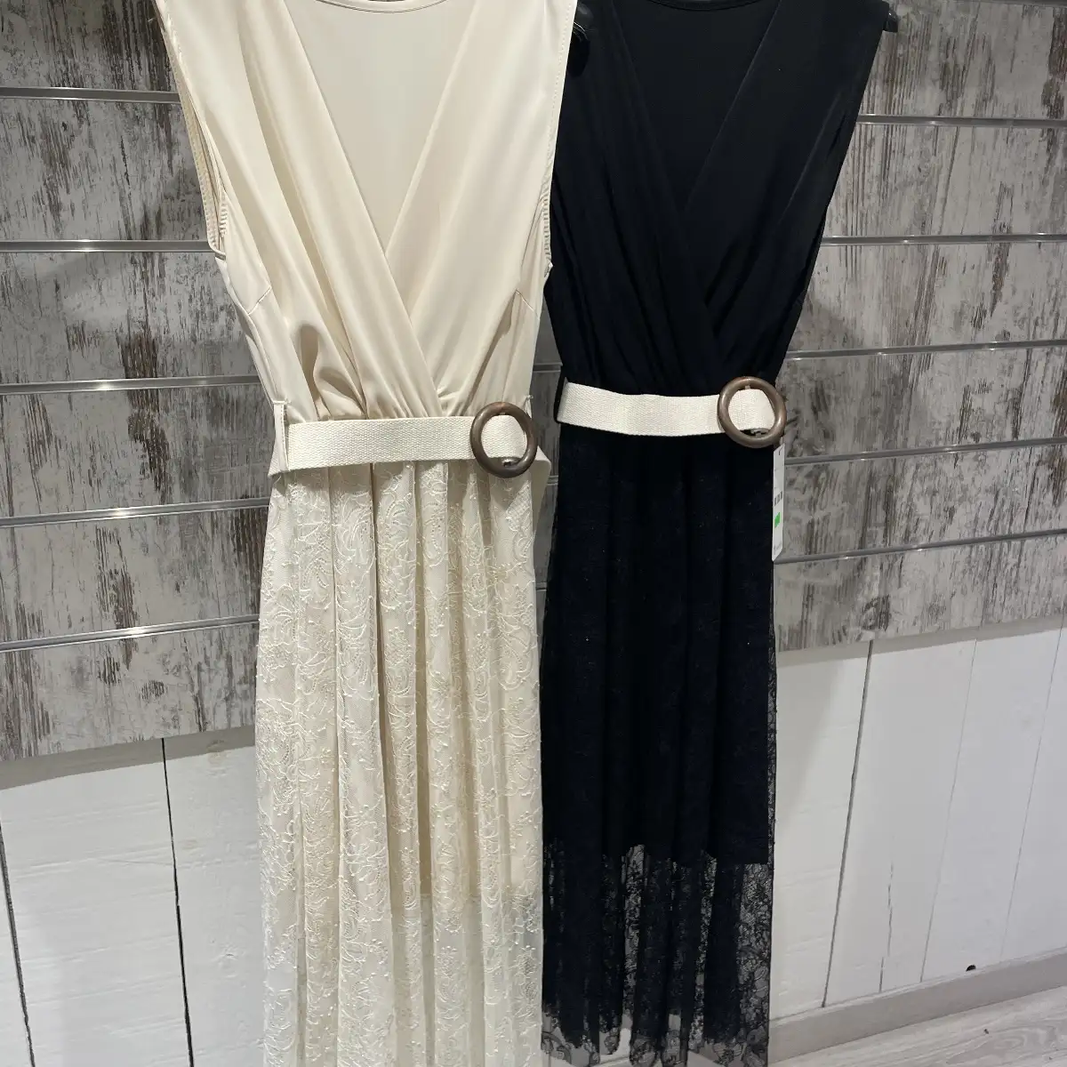 Robe Midi Effet Cache-Cœur avec Empiècement Dentelle et Ceinture