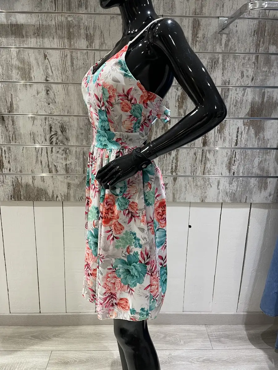 Robe Courte Bretelles Fines Imprimé Floral – Dos Nu & Nœud Papillon