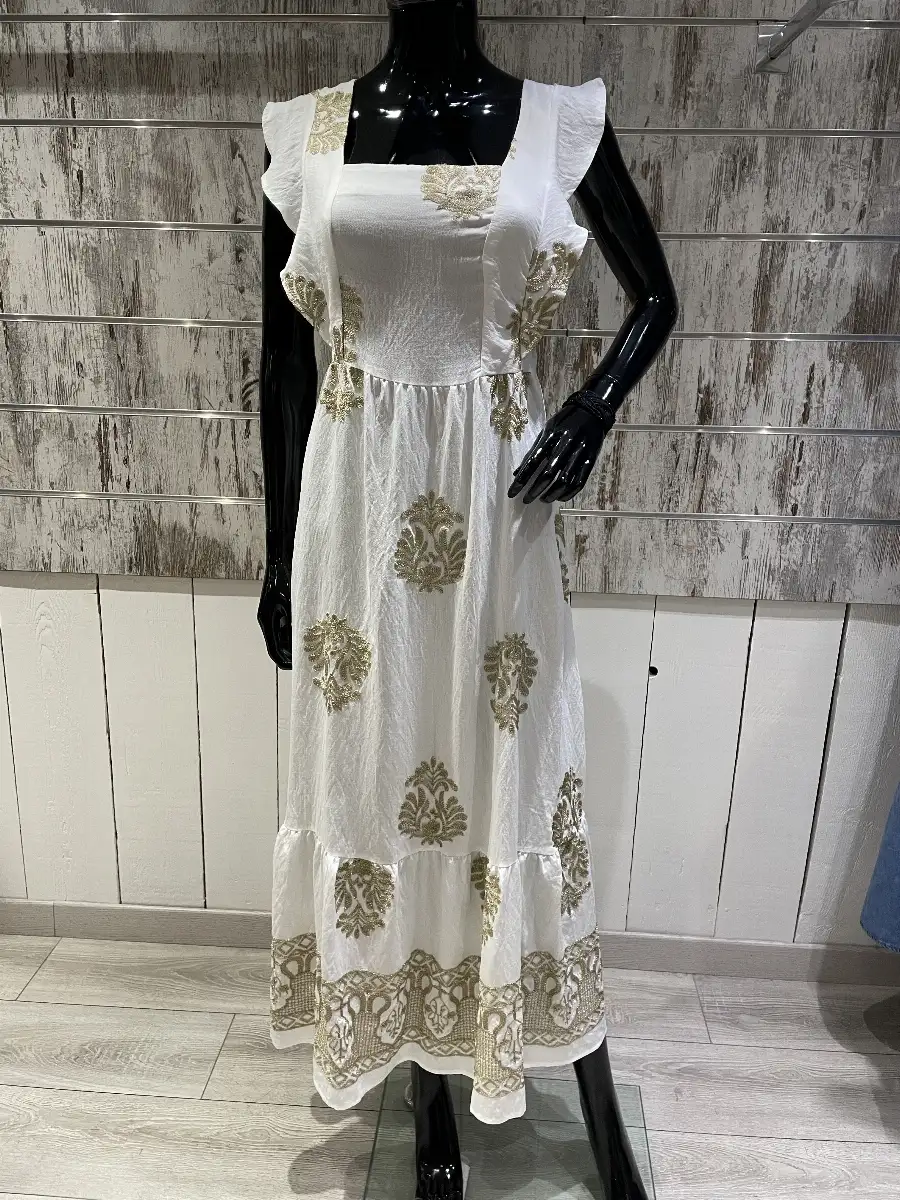 Robe Longue Fluide Imprimés Dorés Ethniques – Dos Nu et Volants